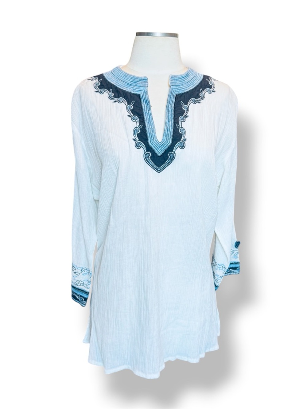Soho Compagne Size L Blue Embroidered Long Sleeve White Gauze Tunic